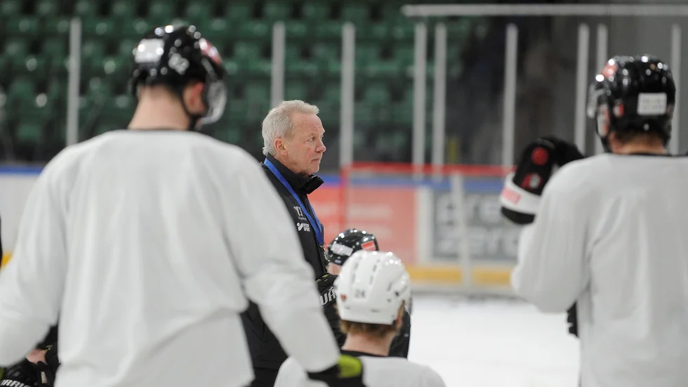 Just nu har Nyköpings SK och tränaren Lenny Eriksson inga skador i truppen. Men att säkra upp med nya spelare för att gardera sig mot detta ser klubben som en möjlighet.