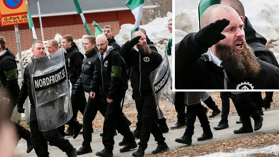 Niklas Yngwe frias från hets mot folkgrupp. Enligt tingsrätten går det inte att slå fast att det är Yngwe som gör Hitlerhälsningen på bilden, som togs i Boden 2018. 