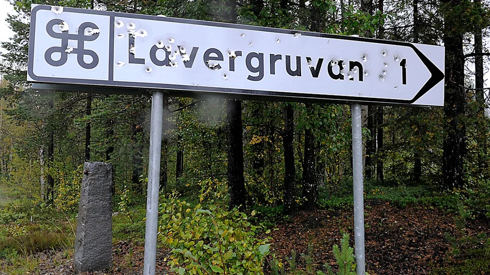 Kopparfyndighet. I slutet av 1930-talet on en bit på 1940-talet bröts det malm i Laver. Boliden vill nu återuppväcka gruvan.