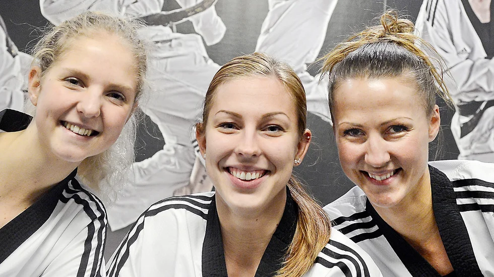 EM-trio. Soo Shims Pauline Lövgren, Elin Johansson och Caroline Persson är uttagna att representera Sverige i taekwondo-EM i Ryssland. Foto: Leif Andersson.