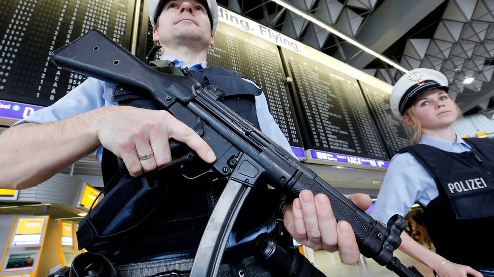Bekämpa terrorn. I Bryssel eller Bagdad likaväl som i Frankfurt och Finspång gäller att stå upp för det friskt förutsägbara och öppna samhället.