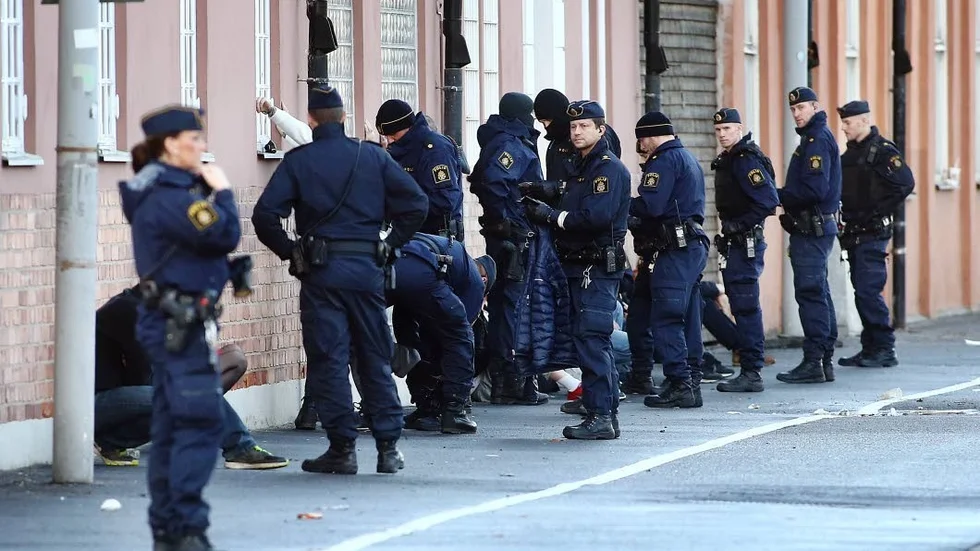 Misstänkta för mordförsök. 36-åringen var en av de som greps av polis misstänkt för försök till mord.