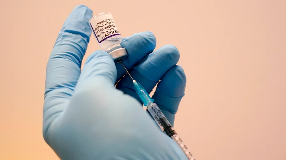 Omikronvarianten kan till viss del undvika skyddet från Pfizer-Biontechs vaccin, visar en ny studie från Sydafrika. Arkivbild.