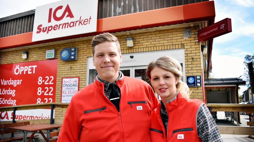 Joacim Nilsson och sambon Jennifer Larsson, fotade vid Ica Supermarket i Skelleftehamn. 