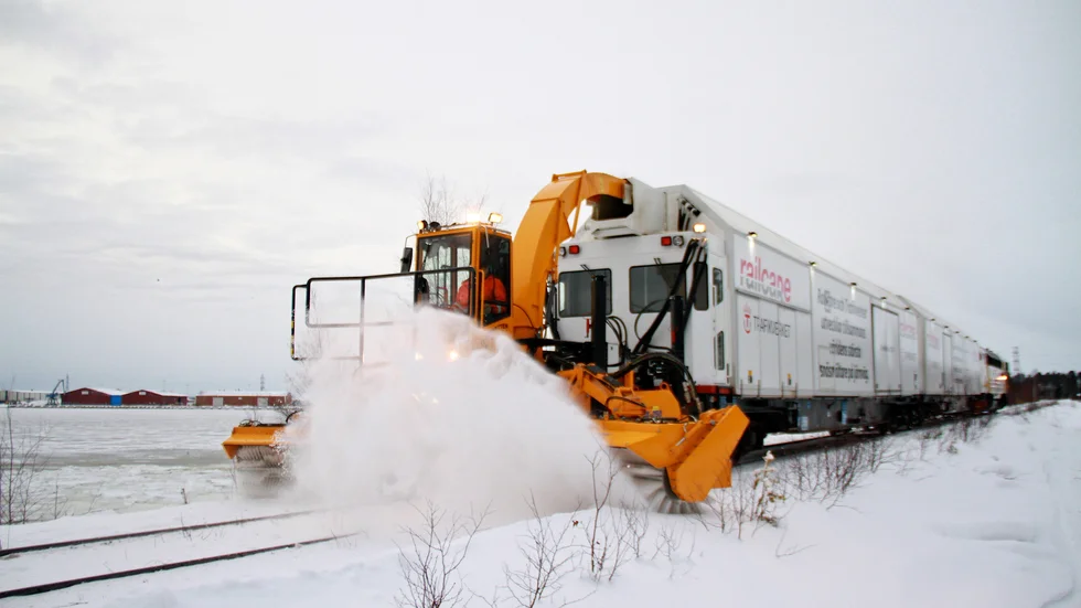 Snöröjning är ett av Railcares verksamhetsområden.
