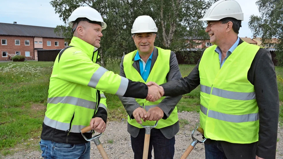 Glada miner. Johan Persson, entreprenören JSB, Mikael Abrahamsson, Malåbostaden, och Martin Noréhn, hoppas att de nya hyreshusen ska bli ett lyft. Foto: Lennart Enkvist.