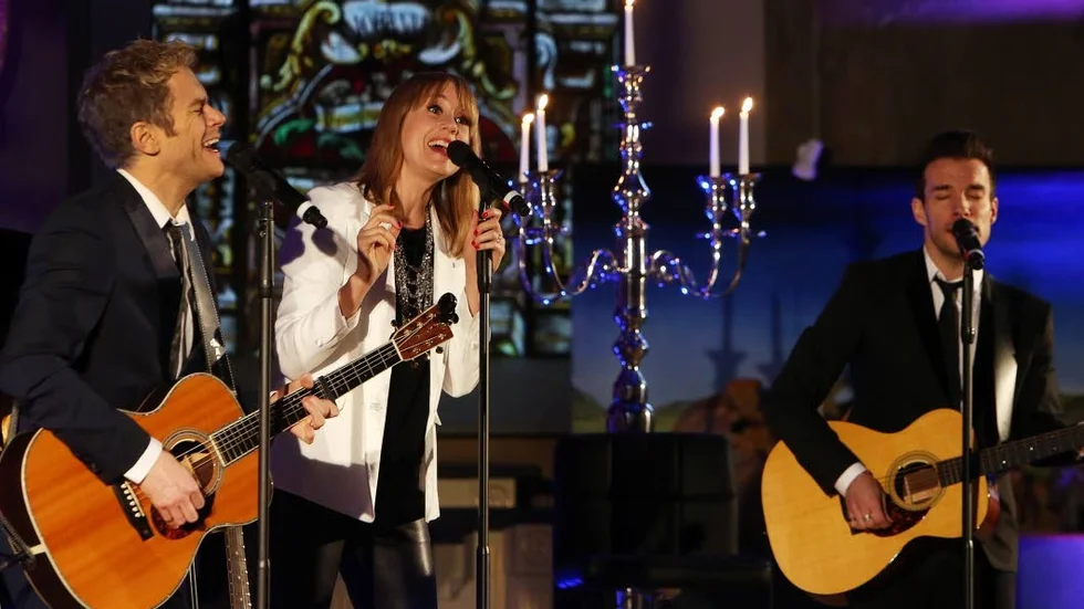 Peter Johansson och Bruno Mitsogiannis på en välgörenhetskonsert i Hedvigs kyrka i början av året, tillsammans med Matilda Grün. Men i februari väntas även mer arenarockiga tongångar.