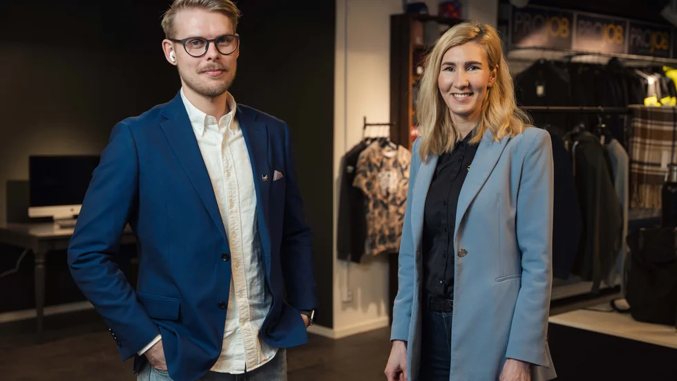 "Varför vi pratar om ”Telefoni i Stjärnklass” beror helt enkelt på att vi har skapat en rutin och process som vi vet att alla bolag har användning av", säger Stina Wikberg på StjärnaFyrkant. Här tillsammans med Gustav Boström, Z-Profil.