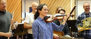 TV + TEXT: Folkmusik i annorlunda tappning • Violinist och gitarrist på turné med Gotlandsmusikens