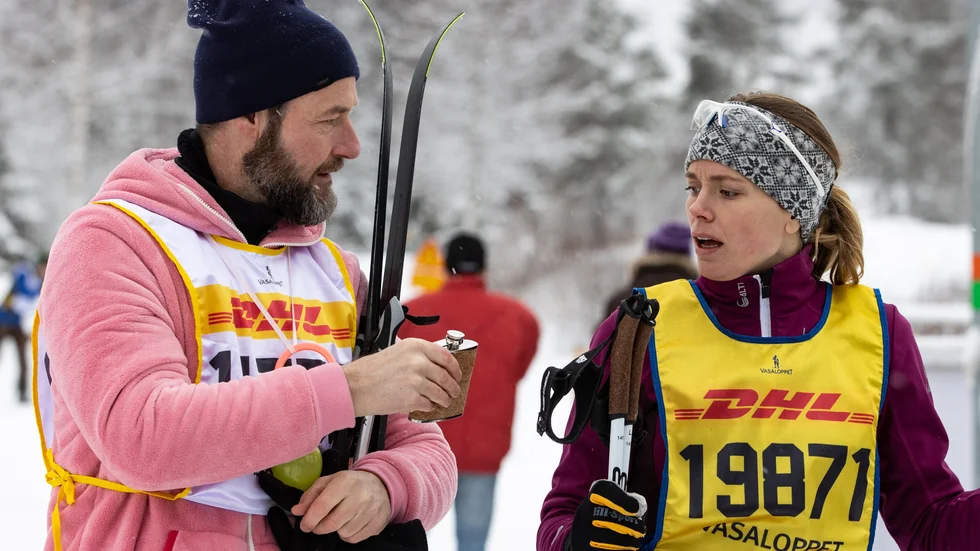 Katia Winter är suverän i rollen som den arbetslösa och småalkoholiserade Lisa, som för att imponera på sin dotter ger sig tusan på att komma i form och åka Vasaloppet.