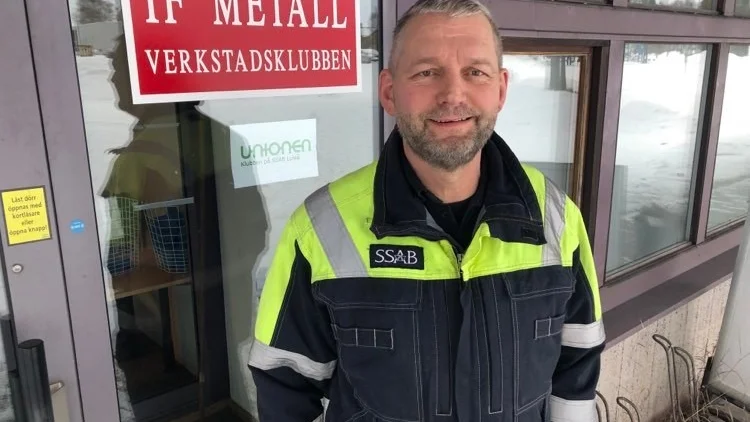 "Nu får vi hela produktionslinan, med färdig plåt i slutändan. Massor med kunder vill redan skriva avtal och köpa den fossilfria plåten, premiumprodukter där SSAB är först ut på marknaden", säger Tomas Karlsson, IF Metalls ordförande på SSAB.