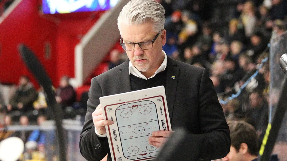 SSK-tränaren Pelle Hånberg i förra veckans första möte med Vita Hästen i Scaniarinken.