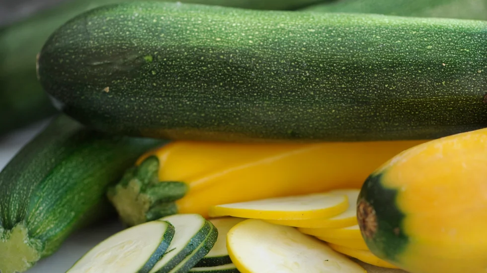 Zucchini kallas även squash. 