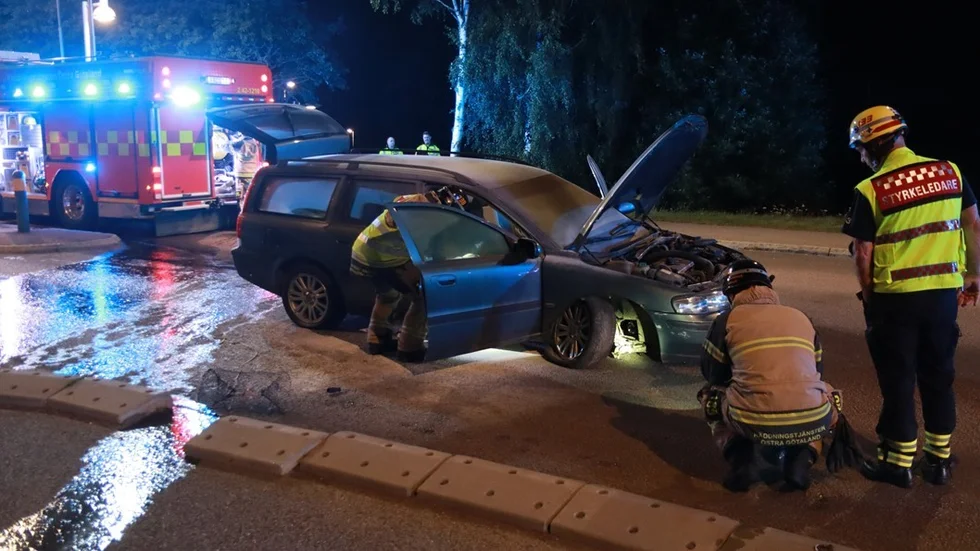 Under natten krockade en bil med en refug vid De Geersgatan.