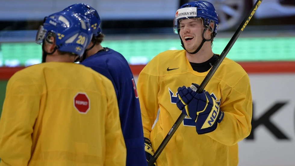 Oscar Lindberg på träning med landslaget under ett tidigare hockey-VM.
