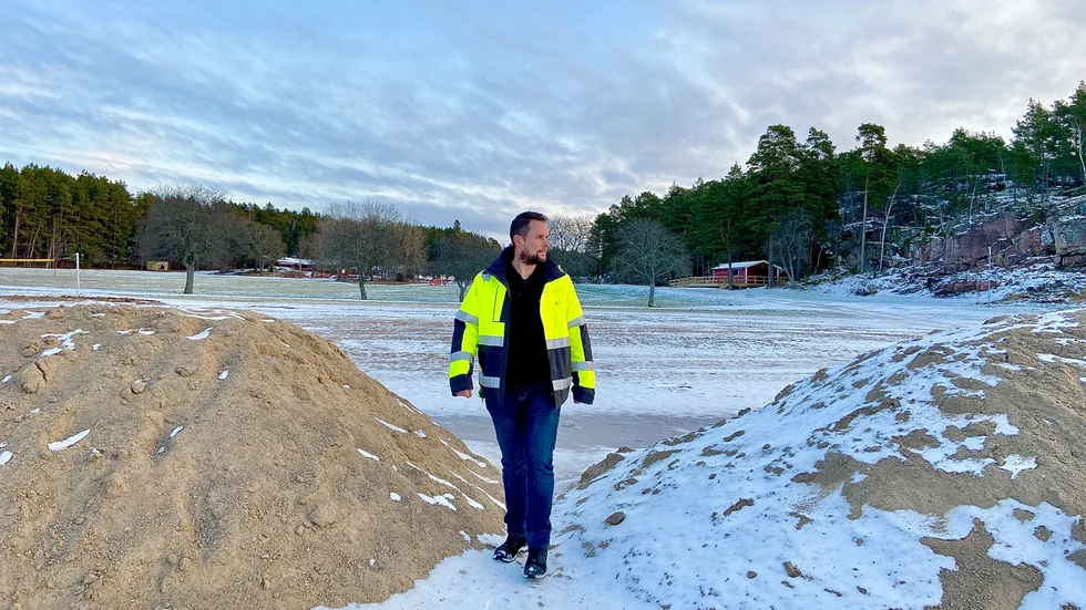 Jogersö havsbad får ny sand och ska dessutom fräschas upp inför sommaren 2022, berättar Jerry Karlsson som är projektledare på Oxelösunds kommun. 