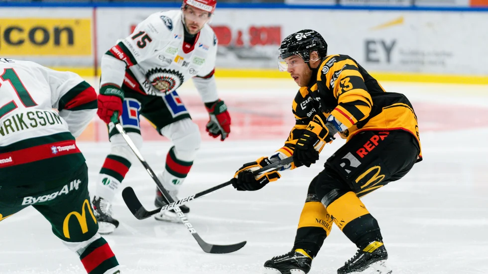 ”Det gäller att vara justerbara och vara redo att spela varje kväll”, säger Filip Sandberg om det ständigt omplanerade spelschemat.