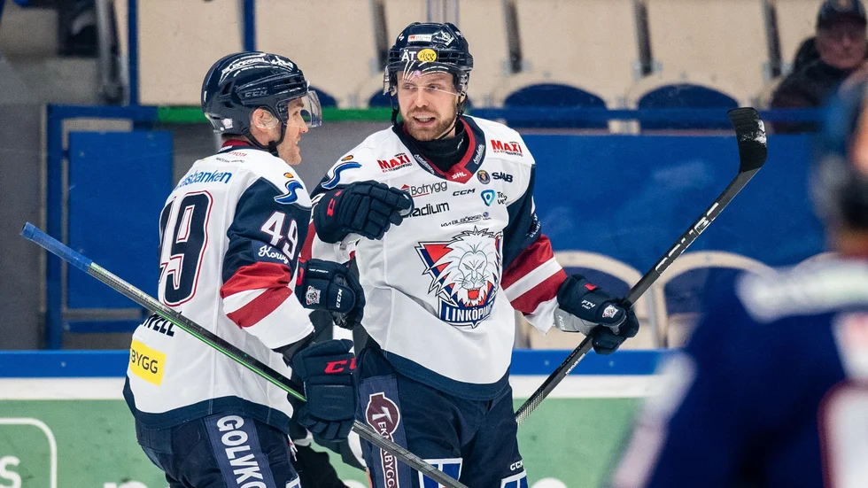 John Nyberg (höger) firar sitt mål tillsammans med Ben Maxwell