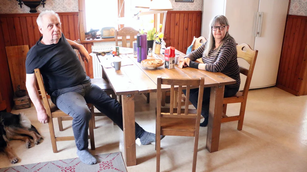 Jan och Gudrun Iversens hus i Jävrebyn hade kunnat brinna ner när de fick in 400 volt i huset och dammsugaren fattade eld.
