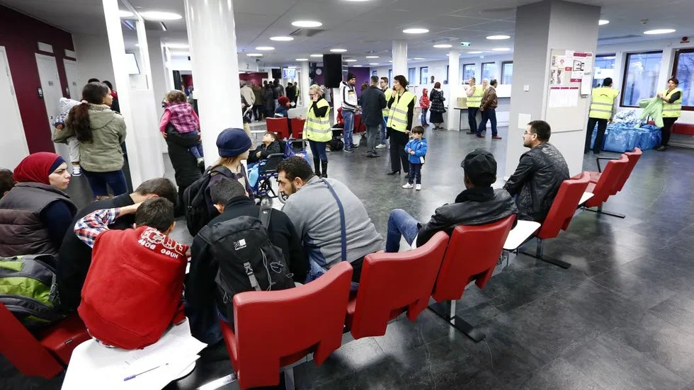 Hösten 2015. Stort tryck på Migrationsverket under flyktingströmmen - men det är inte hela förklaringen till att det är som det är på verket i dag, enligt brevskrivarna.