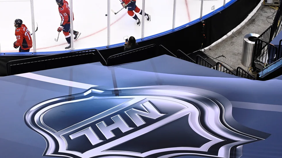 NHL avbryter omedelbart sina affärsrelationer med företag i Ryssland, men ryska spelare för fortsätta att tävla i ligan. Arkivbild.