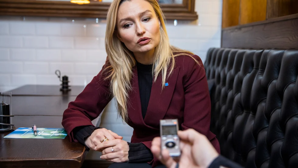 ”Det står skrivet” brukade vara en metafor för beständighet, men inte i dagens informationssamhälle. Det exemplifieras exempelvis med att Ebba Busch, partiledare för kristdemokraterna som i direktsändning skrev om partiets historia.