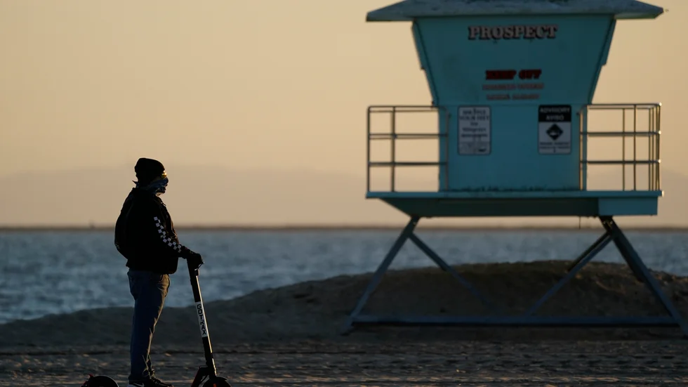 Miami är inte enda staden som haft debatt kring elsparkcyklarnas vara eller icke vara. Även på västkusten, här Long Beach i Kalifornien, förekommer fordonen. Arkivbild.