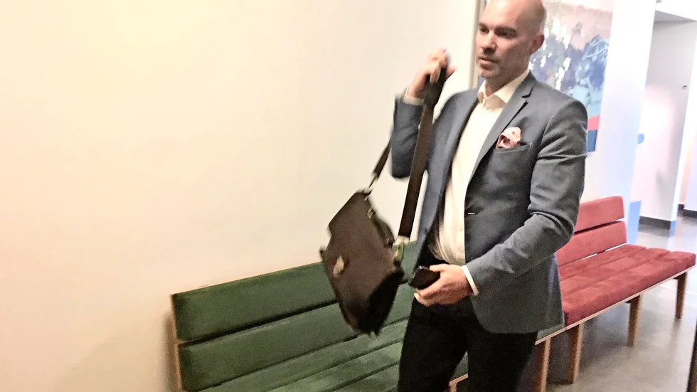 Advokat Urban Rönnblom är den häktade 28-åringens försvarare. Skelleftebon förnekar brott.