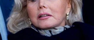 Säljer sina kläder