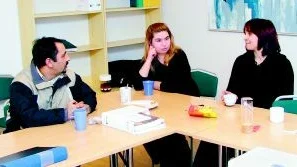 Dehiri Selami, Hamida Adbulahi och Vasvija Gloga kämpar på med svenskundervisningen.
FOTO: PONTUS EKLUND