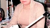 Plura Jonsson  sångaren och låtskrivaren är Eldkvarns frontfigur.  Älskar ni oss? frågande han Finspångsborna. Som svarade ja.
FOTO: GUNNAR JOHANSSON