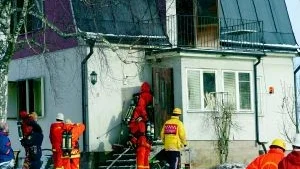 En enfamiljsvilla i Skärblacka fick omfattande rök- och brandskador efter en eldsvåda på måndagsförmiddagen, men det blev tursamt nog inga personskador.
FOTO: BJÖRN PERSSON/WIGHSNEWS