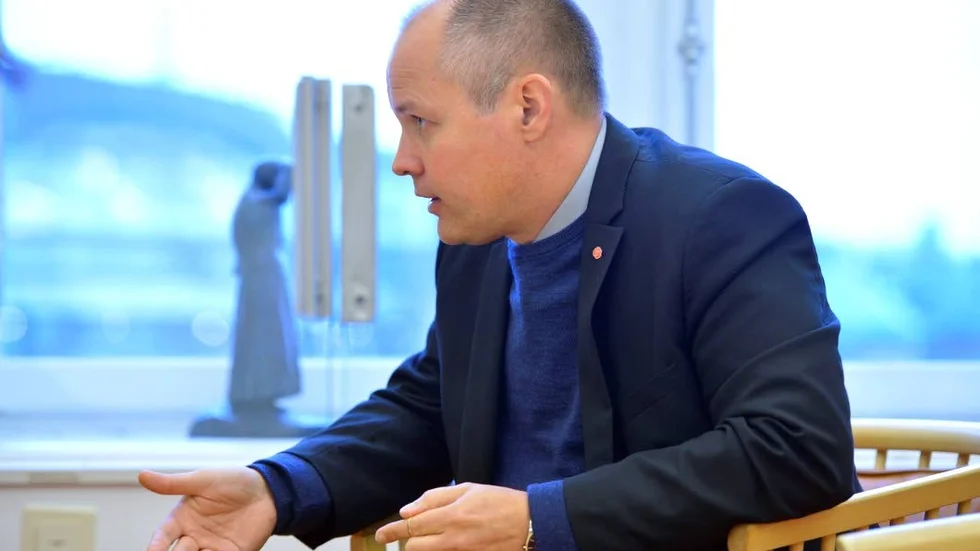 Stopp för Jihadresor. Justitieminister Morgan Johansson (S) vill snabbt få fram lagstiftning som kriminaliserar svenska medborgares deltagande i terrorstämplade gruppers aktiviteter.