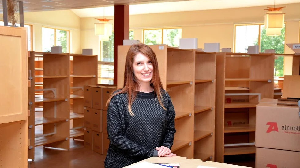 Bokbrist. Det vilar nästan en vemodig känsla över ett tomt bibliotek, enligt Liza Bäckström, biblioteksansvarig på Stinsen.