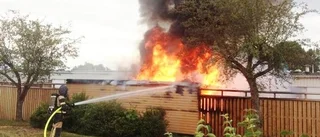 Svårsläckt brand i förråd