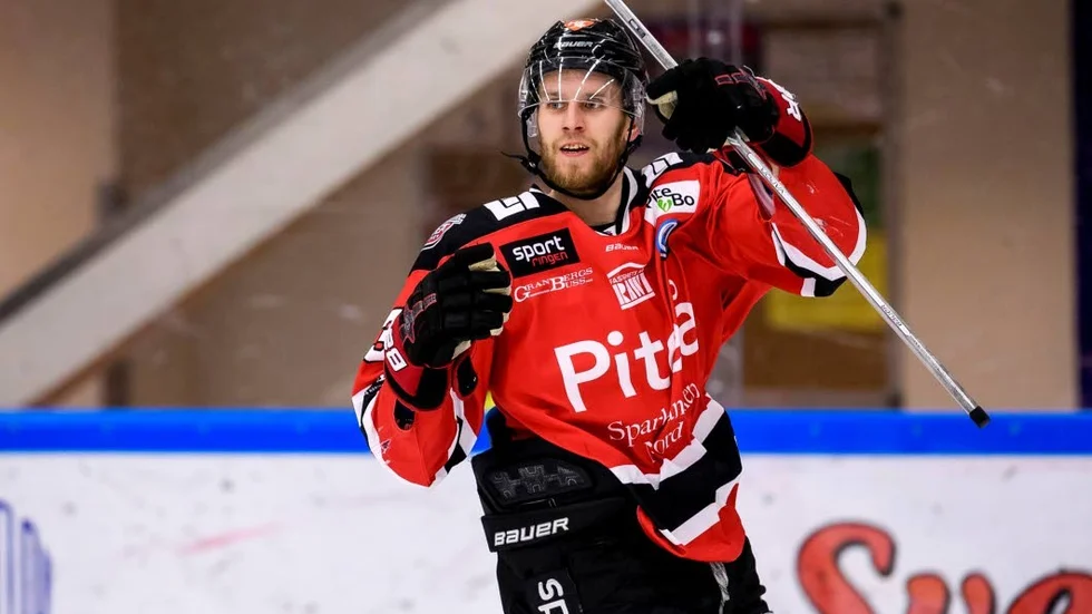NY SEGER. Sebastian Harila gjorde ett av målen när Piteå besegrade Visby/Roma nere på Gotland.