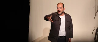 Palestinska stjärnan Amer Hlehel på Sörmlandsbesök med egenskriven pjäs om krig, kreativitet och överlevnad: "Förundrad"