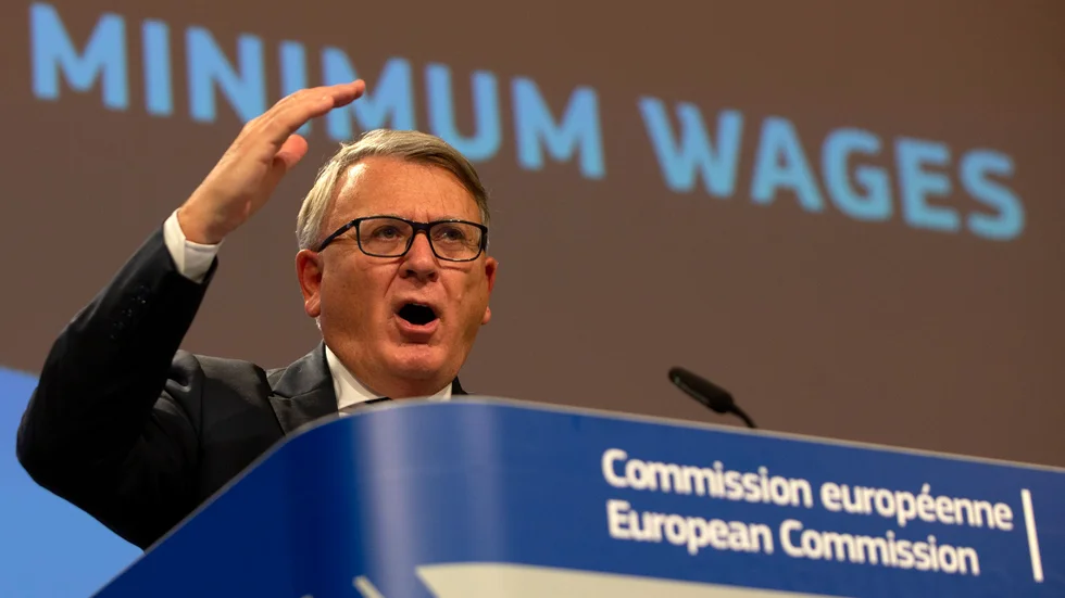EU:s arbetsmarknadskommissionär Nicolas Schmit höll i Bryssel tal om minimilöner. 
