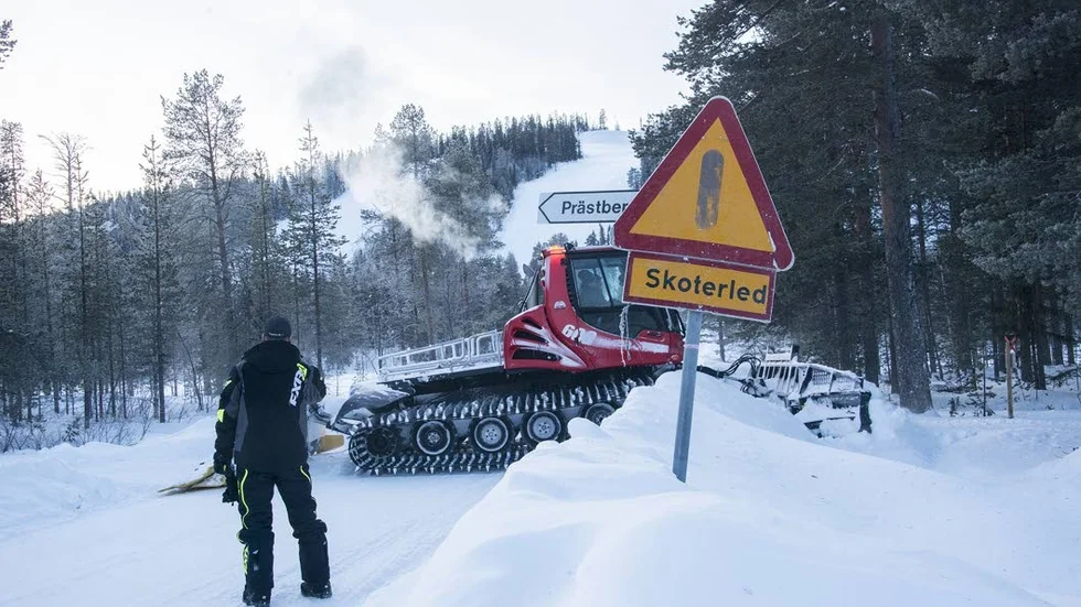 Enligt Arvidsjaurs snöskoterförening saknas det betydande finansiering för att kunna underhålla skoterlederna denna vinter. (Arkivbild)