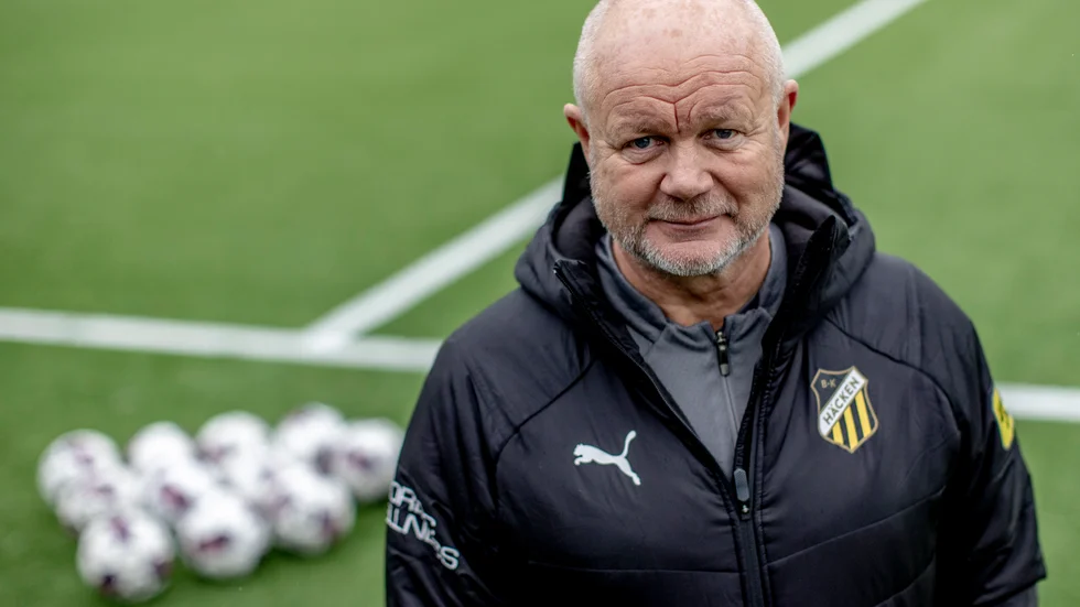 Tränaren Per-Mathias Högmo lyfte Djurgården för nio år sedan. Nu har han gjort detsamma med Häcken. På söndag möts de två lagen i en allsvensk seriefinal.