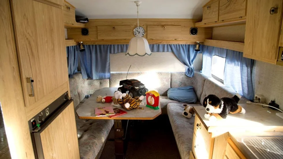 Efter nästan fyra månader i husvagn blev situationen ohållbar för småbarnsfamiljen. Nu har de bosatt sig på ny ort.
(Bilden är arrangerad) (Arkivbild)