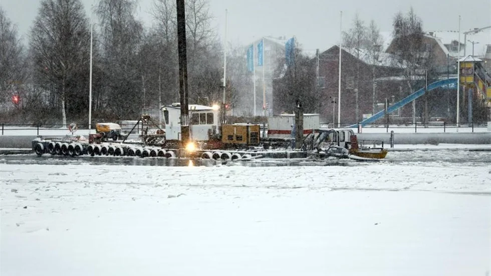 Upptaget och klart - muddringsverket i Södra hamn är inne på sluttampen på sitt uppdrag. Från nästa vecka lämnas maskinen i fred för övervintring på isen.