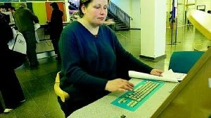 37-åriga Cecilia Jonsson har hjärtfel och kan bara jobba halvtid. Även hon oroas över förslaget att passiva arbetslösa ska straffas ekonomiskt.