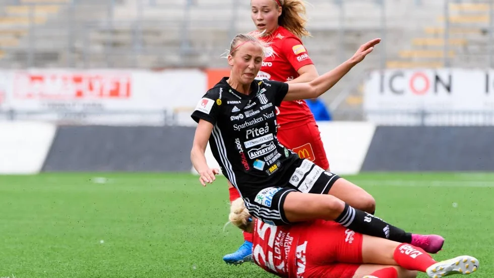 Julia Karlernäs och hennes Piteå IF jagar medalj i damallsvenskan. Match lördag kl 13.45 hemma mot Göteborg.