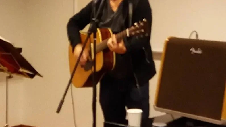 Janne Martinsson underhöll och som spelade ett antal julsånger.