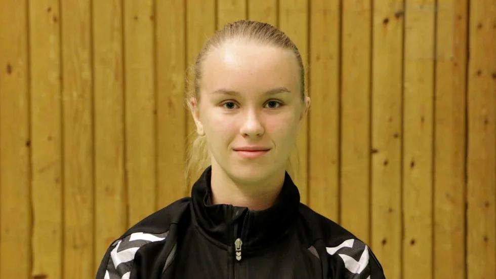 DUKTIG. Lillpites målvakt Elin Risberg.