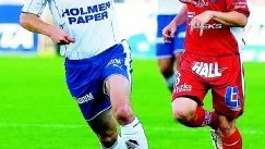 Andreas Alm saknar inte fotbollen. Inte ännu i alla fall. Därför är det tveksamt att det blir någon fyllt hemåt.