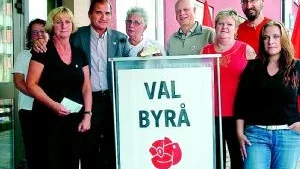 IF Metalls förbundsordförande Stefan Löfvén, (trea från vänster), besökte Finspång och invigde bland annat socialdemokraternas valbyrå.Foto: Magnus Johansson