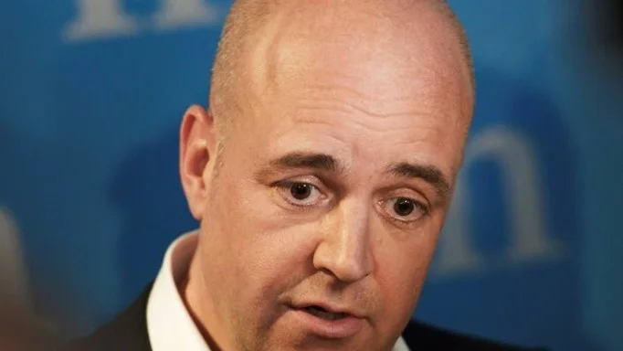 Fredrik Reinfeldt och hans regering har en stor uppförsbacke så här mindre än åtta veckor till valsöndagen i september.