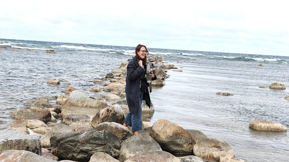 Erika Åberg hämtar inspiration från färgerna i naturen. Under arbetet med sin nya bok ”Stickat från kust till kust” har hon förutom Gotland även besökt Shetland, Yttre Hebriderna och Blidö.
